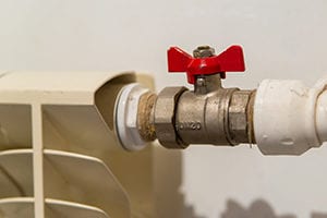 A Tyler plumber demonstrates how to turn off your main water shut off valve.