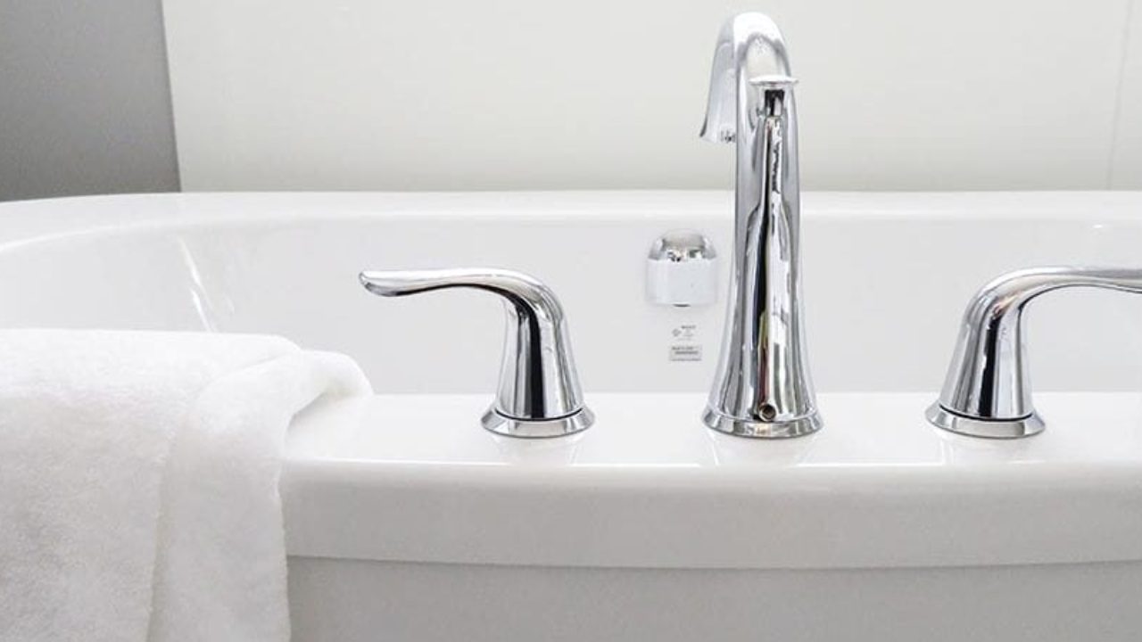 How Do I Clear A Clogged Bathtub Drain? - Ben Franklin Plumbing Tyler